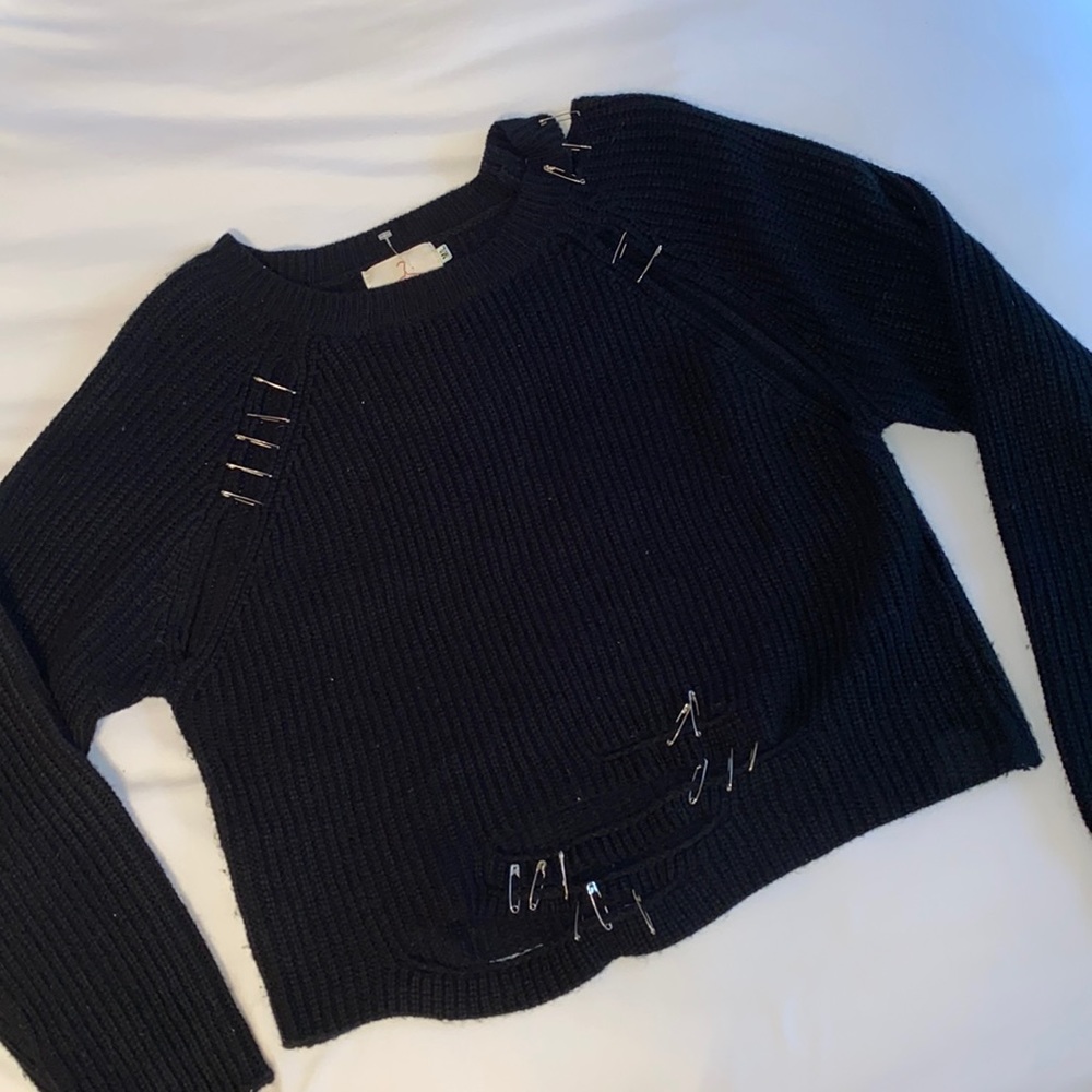 LF nature rose black knit safety pin sweater